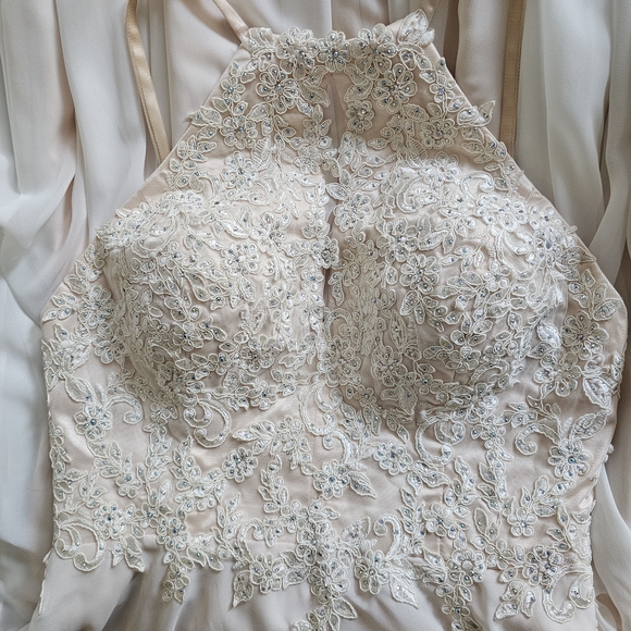 Exquisite Floral Lace Gown - Picture 1 of 3